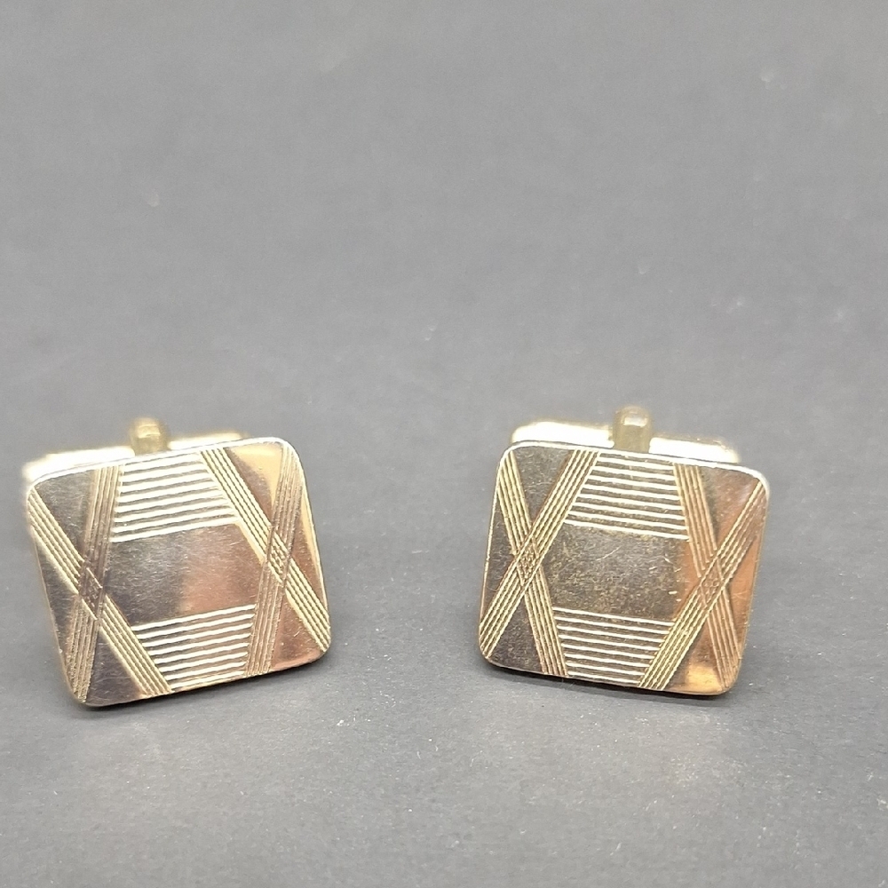 Vintage Gold Tone Geometric Cufflinks - Picture 2 of 7